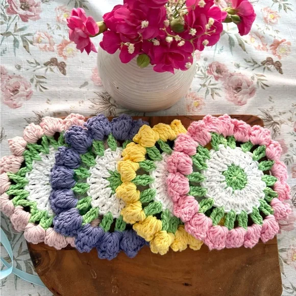 NWT Handmade Crochet Tulip Coasters Set of 4 Cotton Flower Table Decor 6x6" - Picture 4 of 5